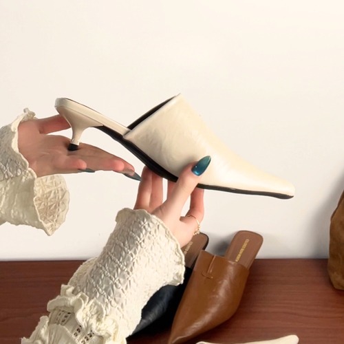 Minimal Ivory Kitten Heel Mule T4382