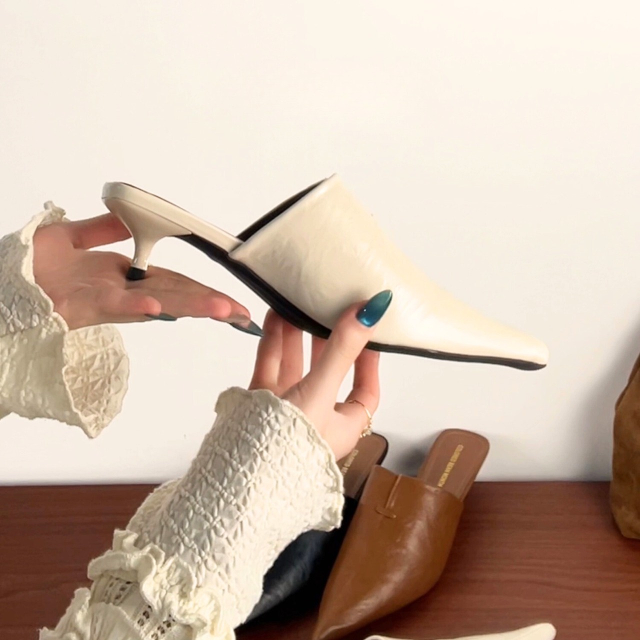 Minimal Ivory Kitten Heel Mule T4382