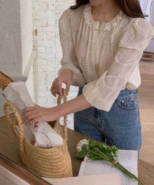 《即納商品》powder lace blouse (ivory / beige)