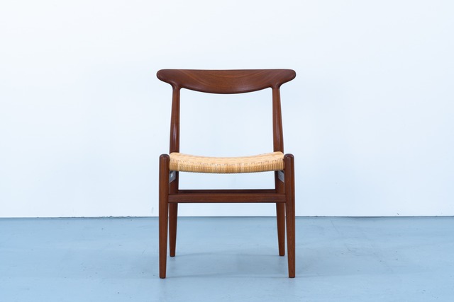 Hans J Wegner | W2 dining chair