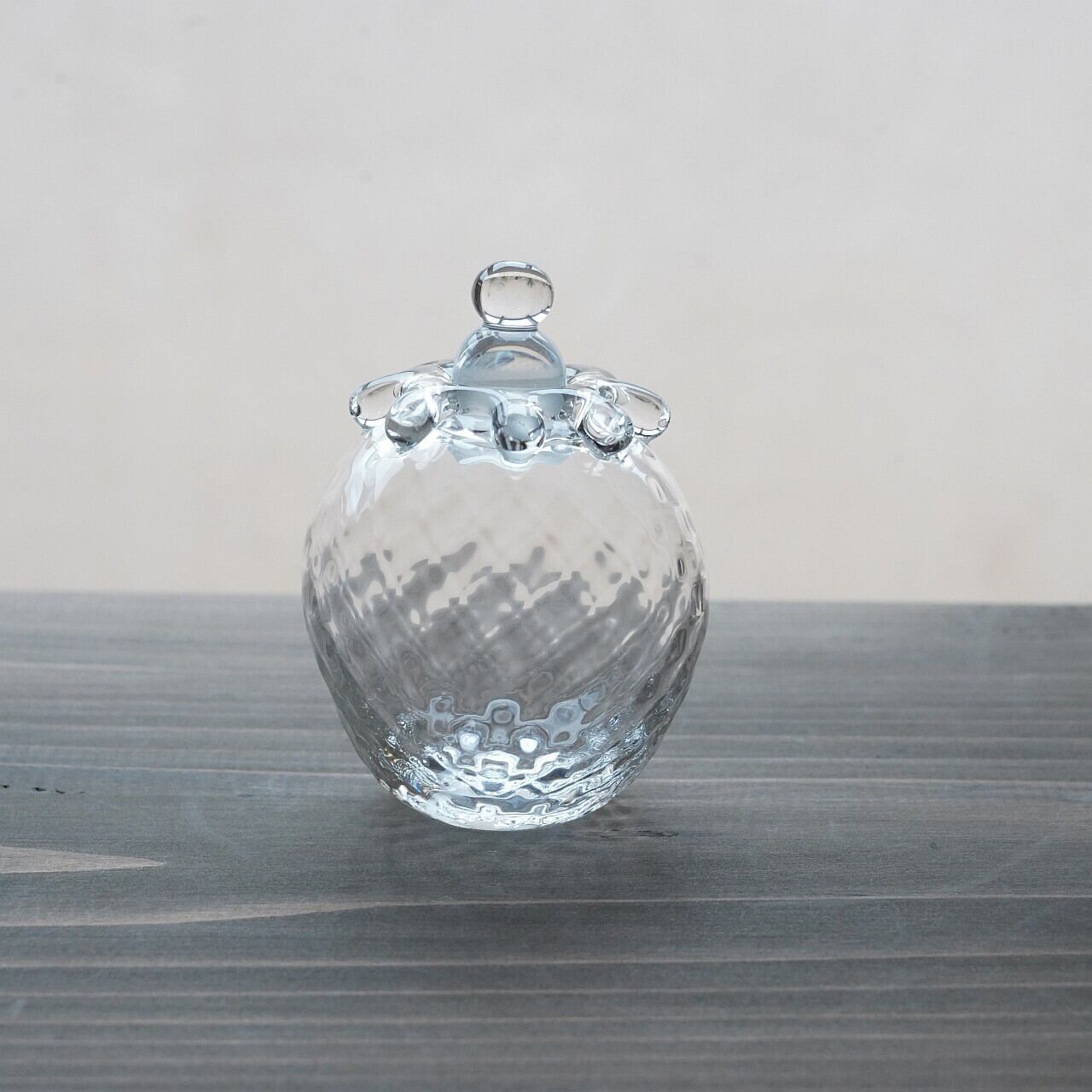 【真野美千代】いちごの小瓶 16