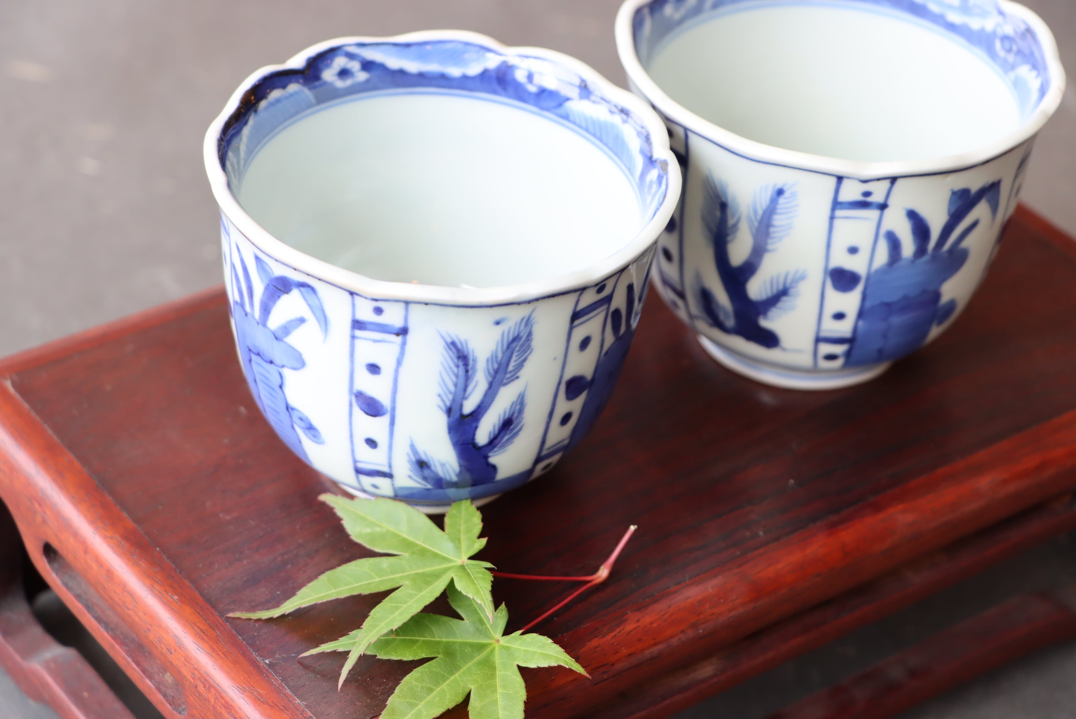 伊万里焼 染付 芙蓉手 鳥草文 湯呑 向付/Imari blue and white cup