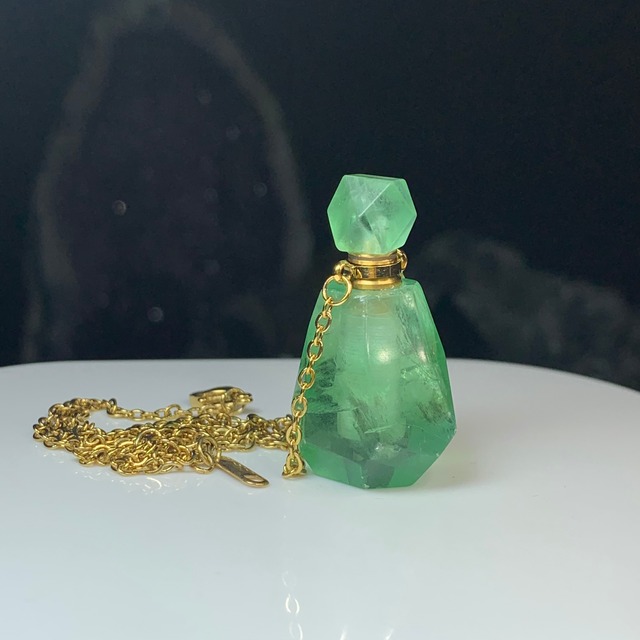 4.グリーンフローライト・ミニ香水瓶