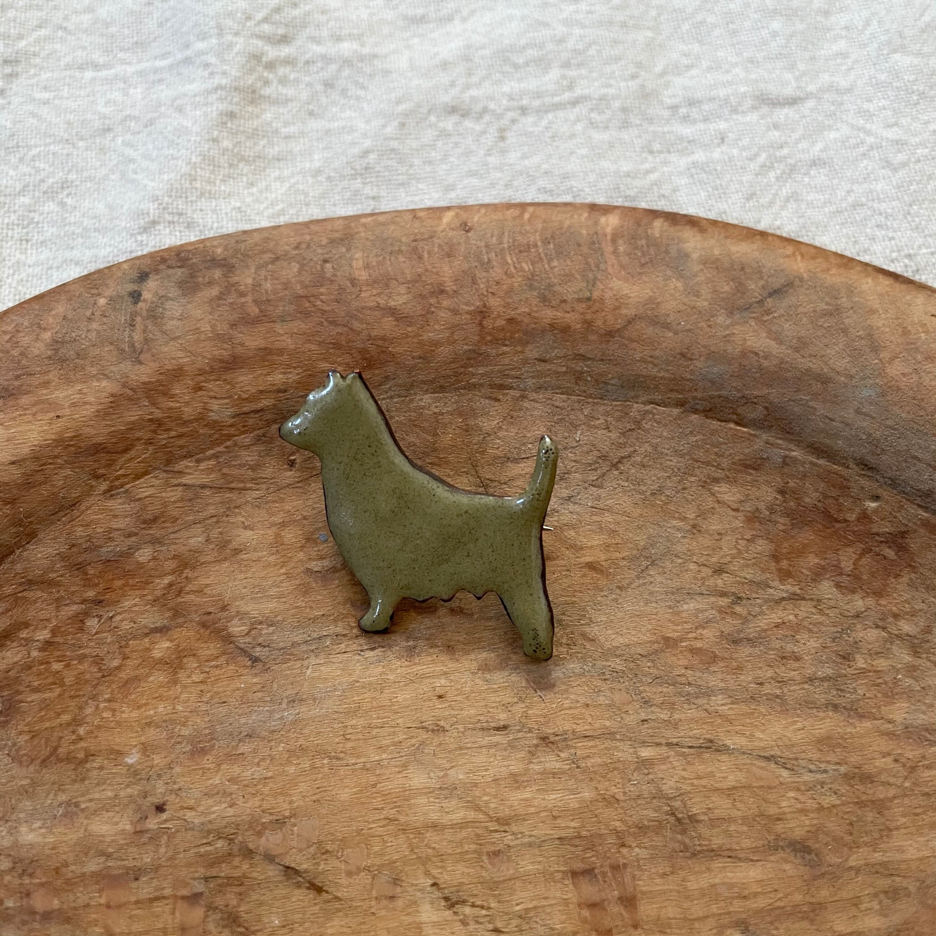 地味犬ブローチ