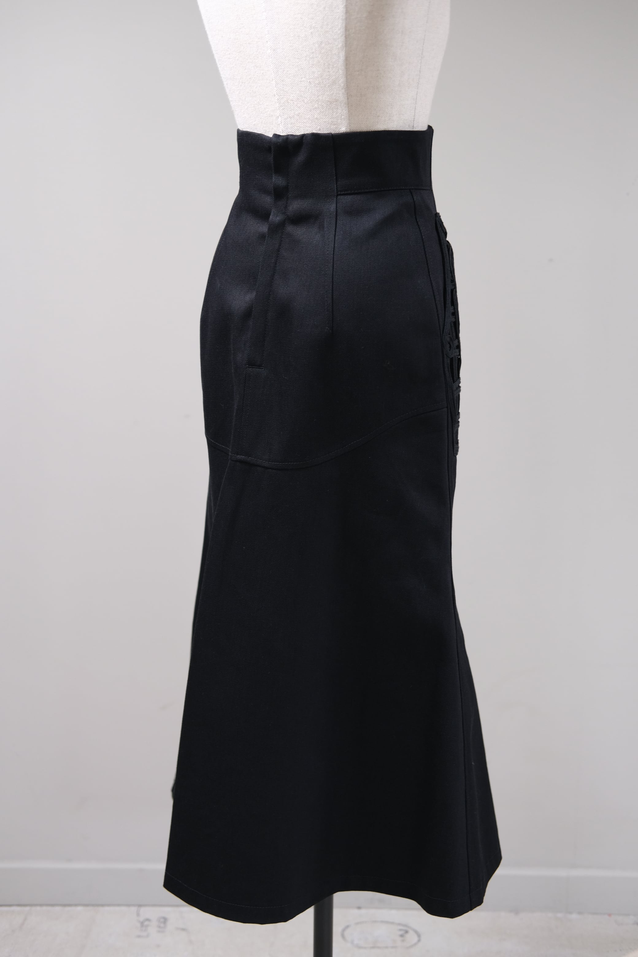 Mame Kurogouchi】Cord Embroidery Detail Denim Skirt - black - | loop