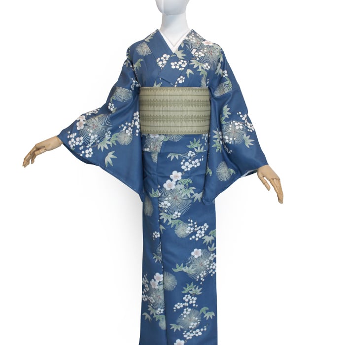 小紋 洗える着物 単衣 大正ロマン アンティーク風 レトロ 吉祥 裏地なし きもの 6月 9月 上品 ニュアンスカラー 古典 花浅葱 松 梅