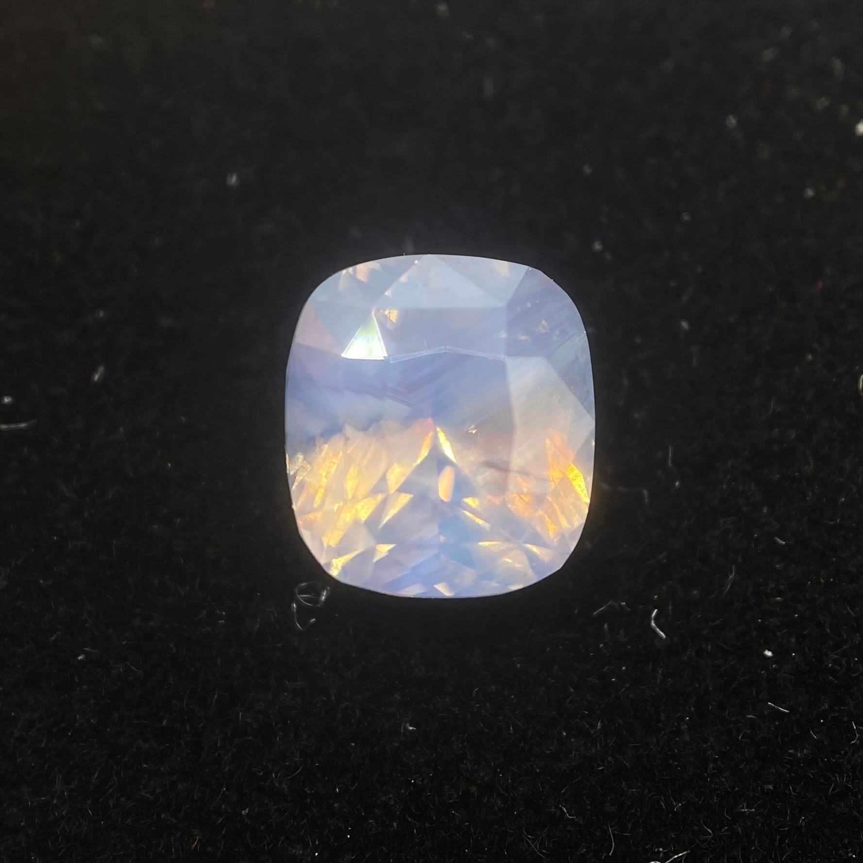 オーロラカラーのサファイア