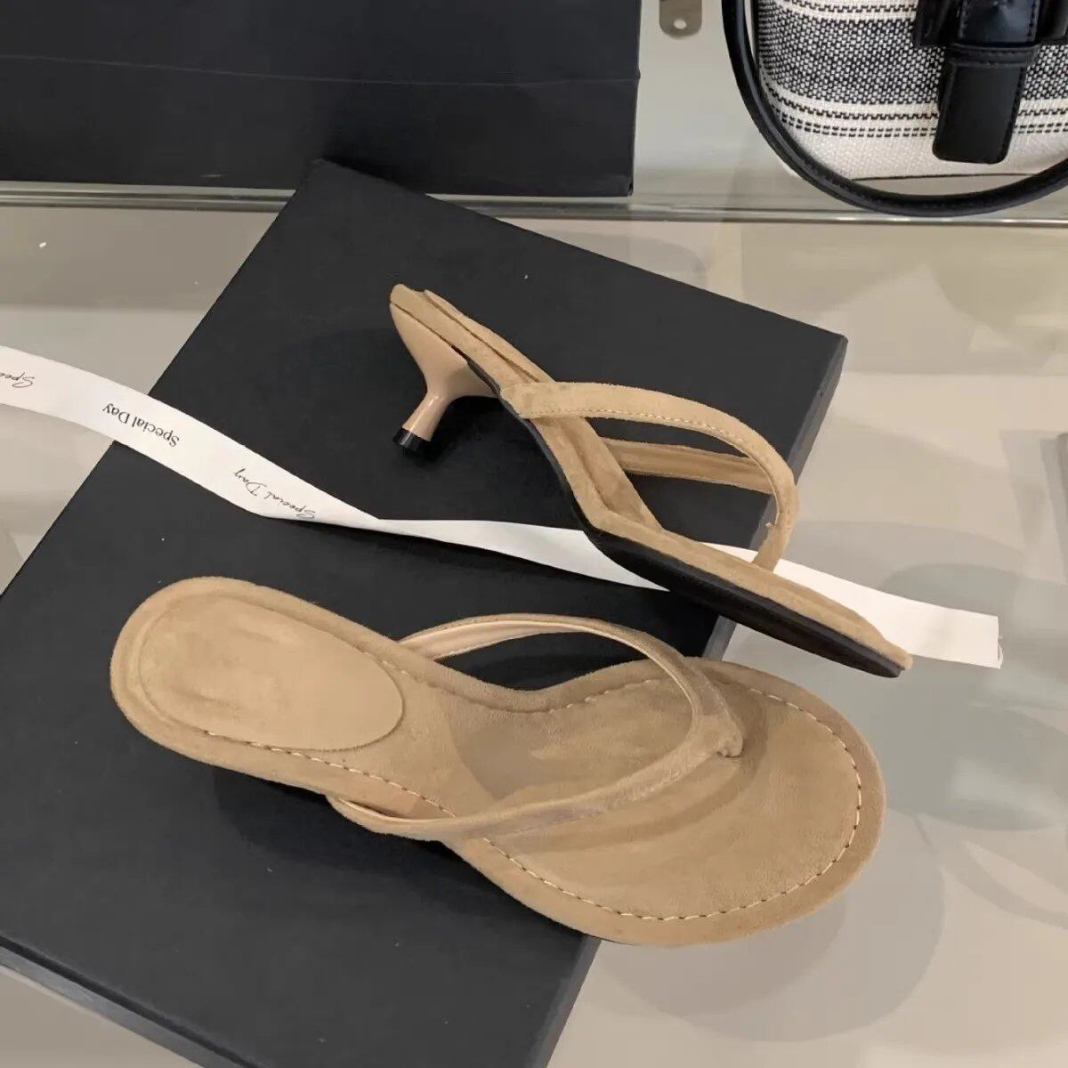 2025年ファッション薄型ヒールスリッパ女性ラウンドクリップトゥスライドサンダルサマーフリップフロップ女性用シューズミュールスライド