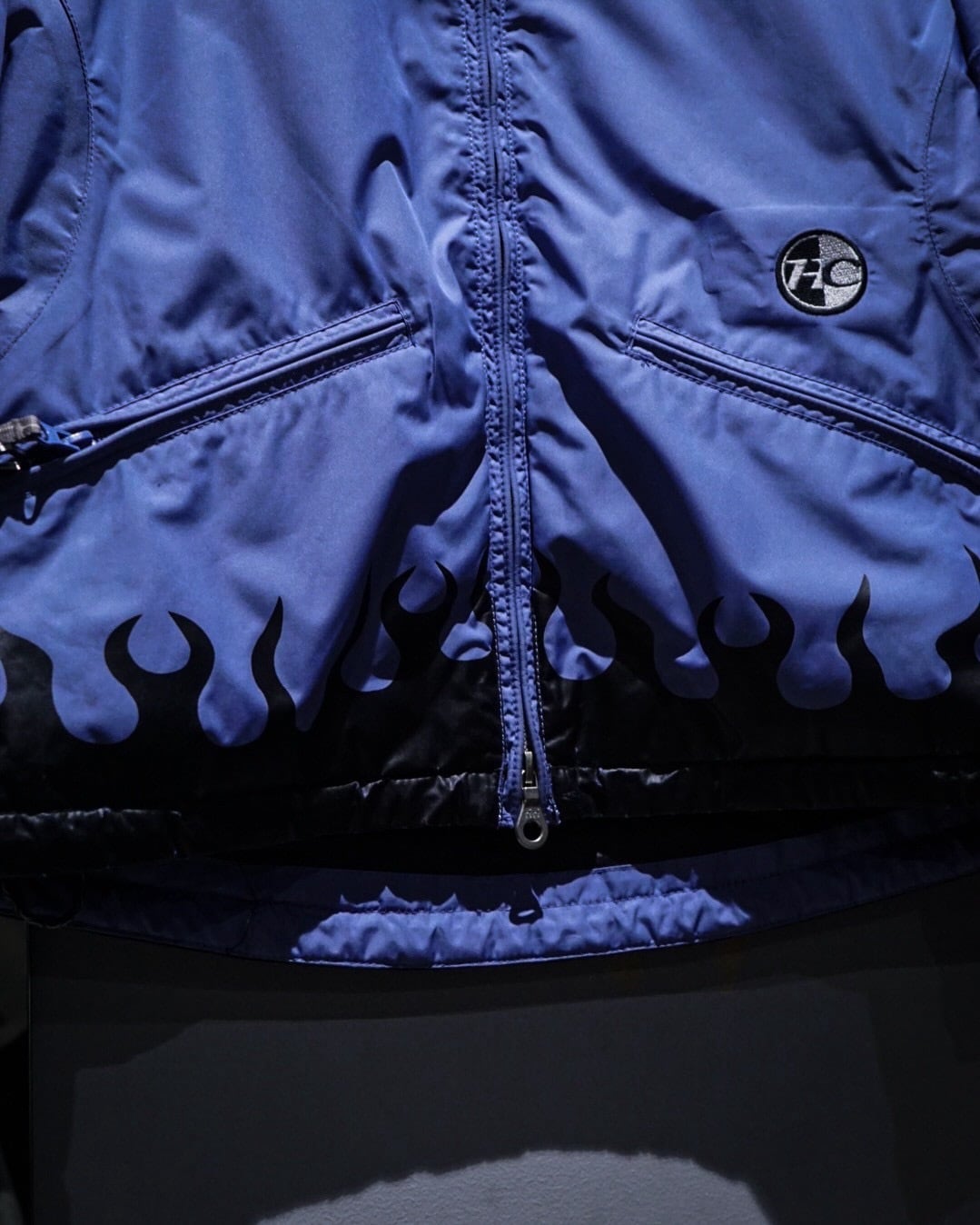 add (C) vintage】Fire Pattern Print Vintage Boa Collar Nylon