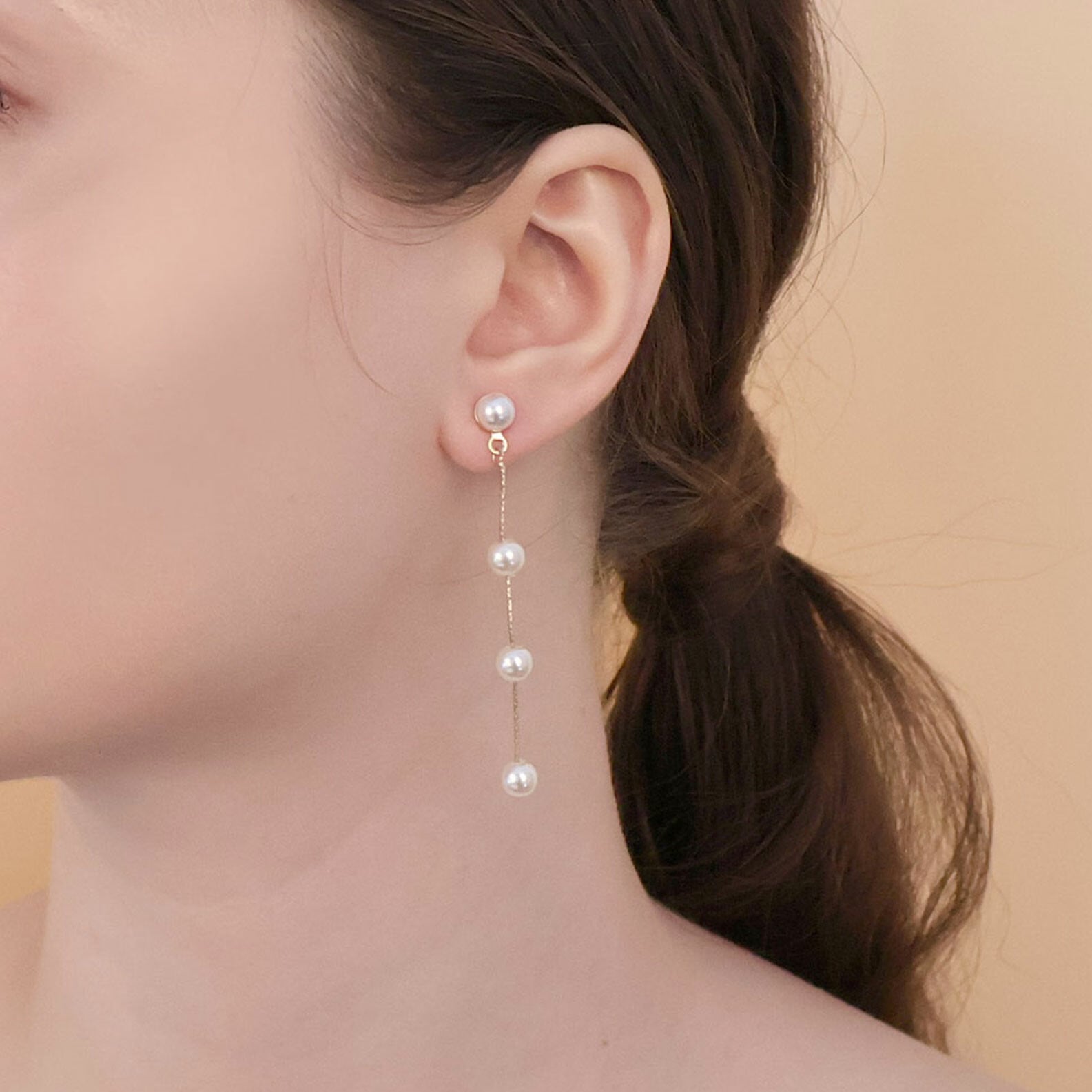 4連　パール　ドロップイヤリング　スウィング　ロングイヤリング　普段使い　パーティー　韓国製