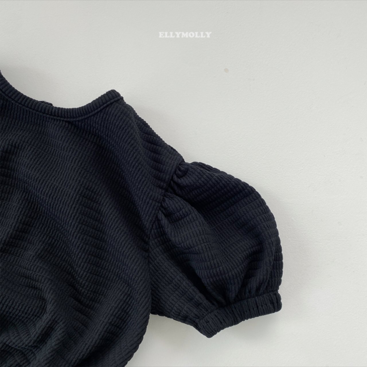 （即納）ellymolly / embossed line crop tee