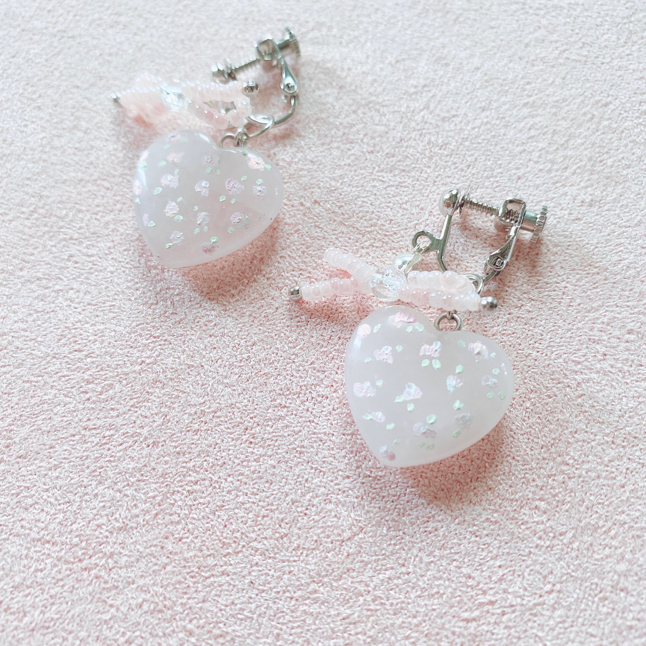 天然石×handpaint 小花柄耳飾り