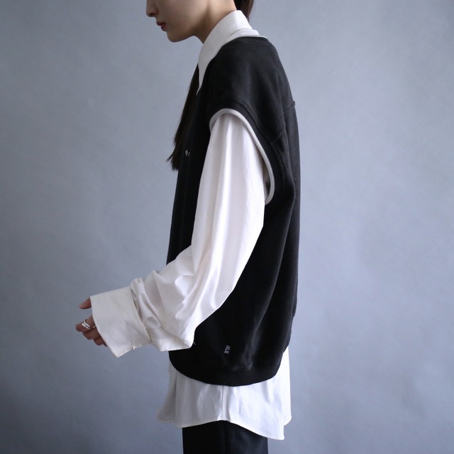 "Columbia" rib line design loose sweat vest