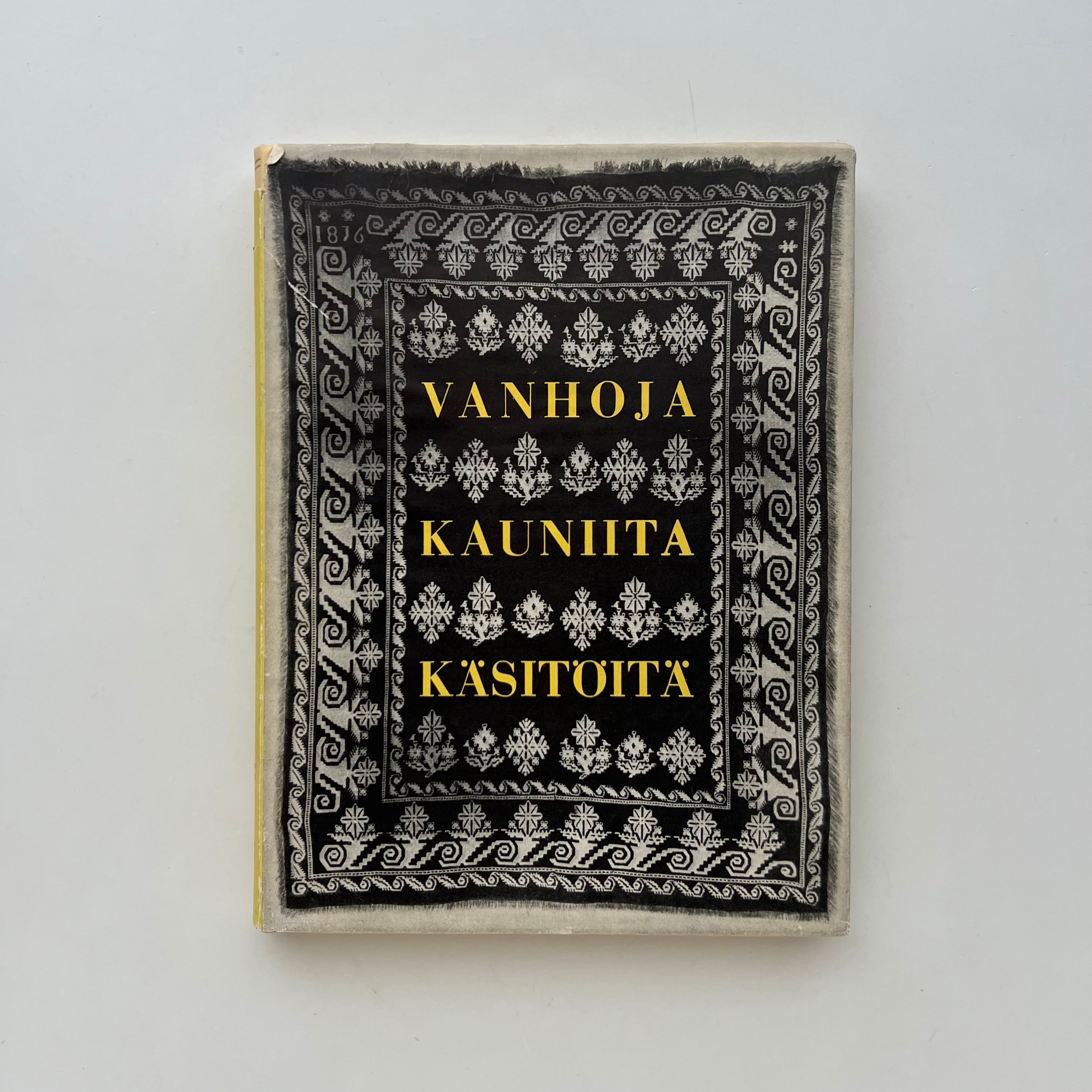 Vanhoja kauniita käsitöitä