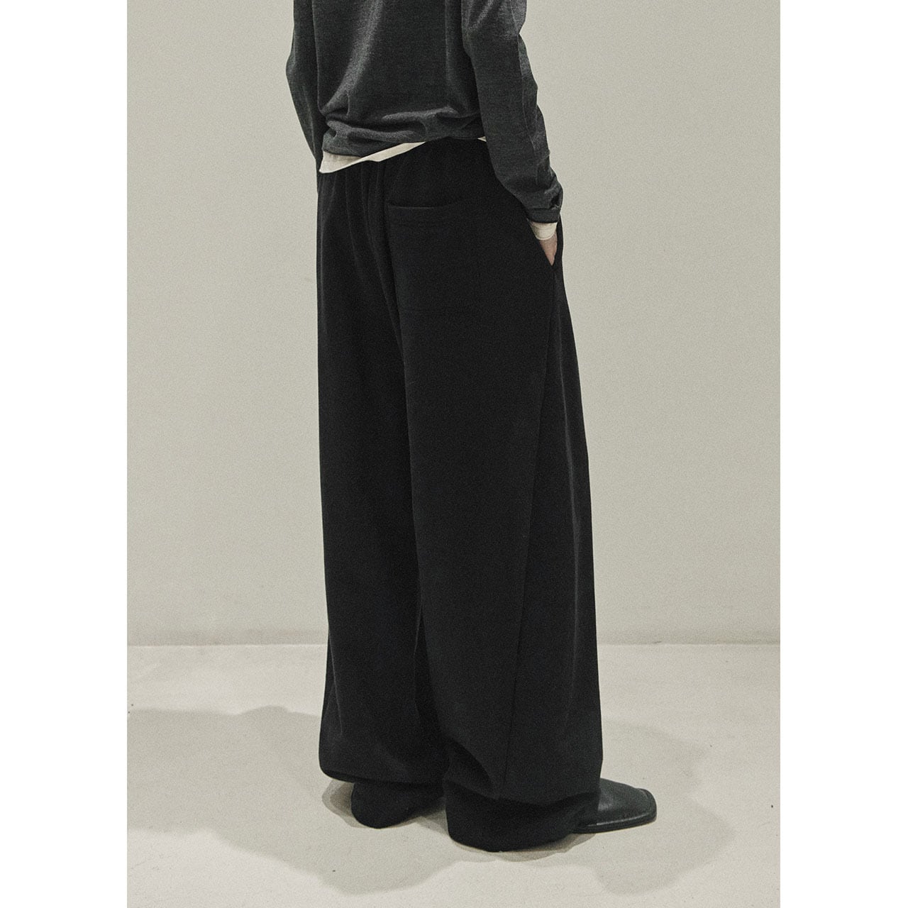 Relax Wide Curve Pants | SSISIL 公式オンラインストア