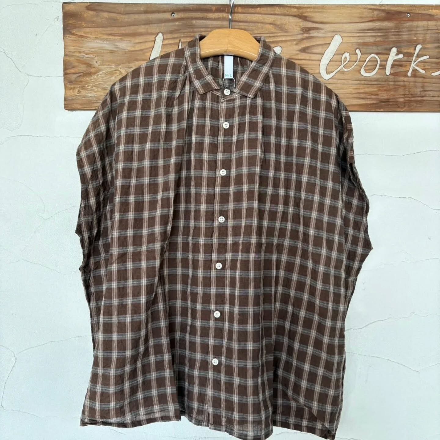 NATURAL LAUNDRY] “先染めシャーリングロングシャツ” | HORUS WORKS