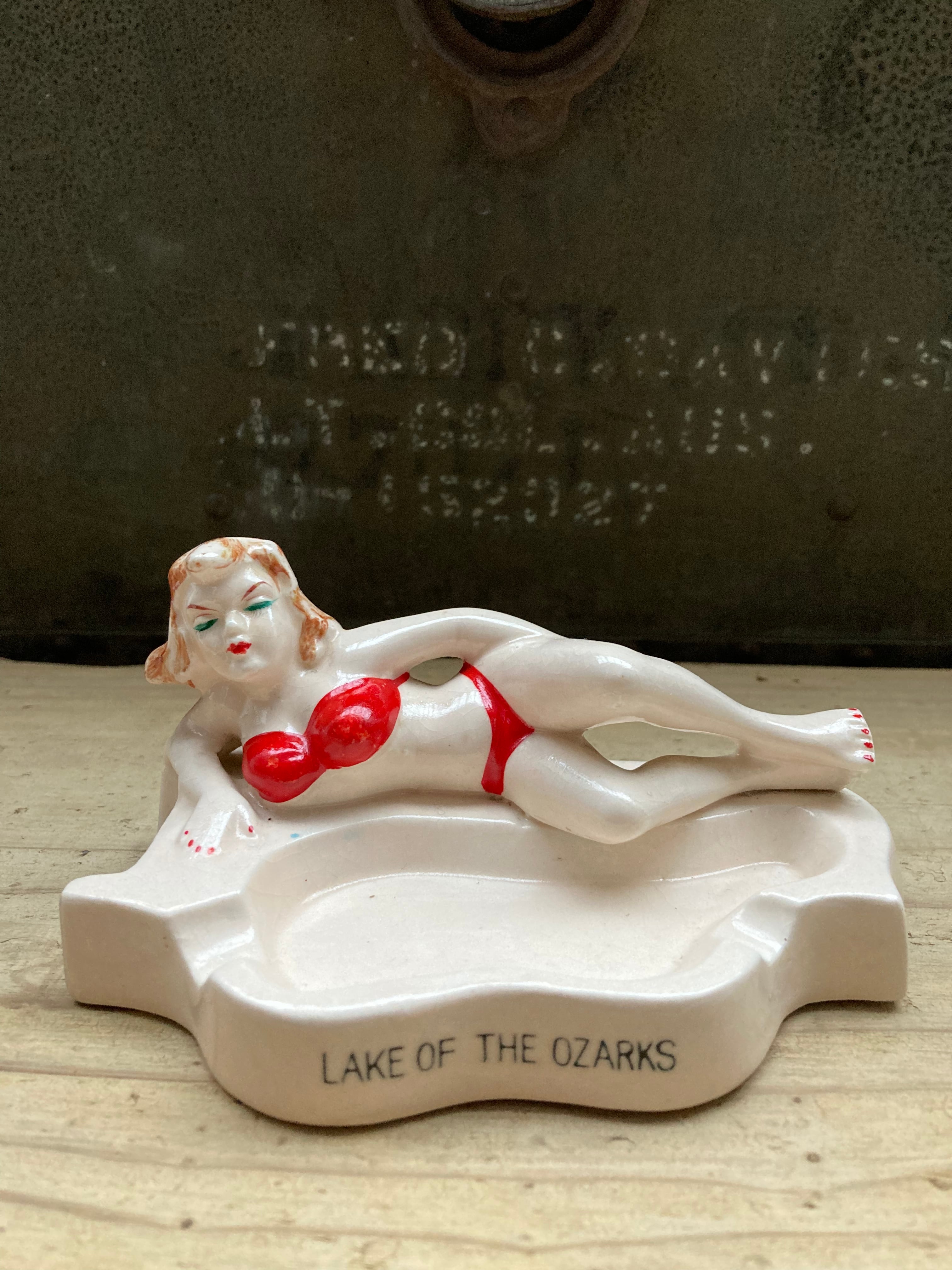 50s PINUP GIRL ASHTRAY   (beady antiques)