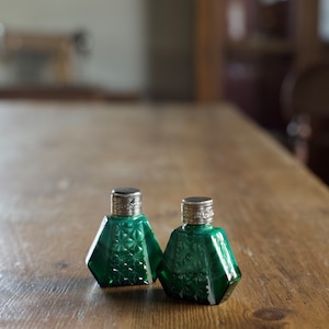 Malachite Perfume Bottle/ マラカイト 香水瓶〈 チェコガラス・オブジェ・ディスプレイ・アンティーク・ヴィンテージ 〉