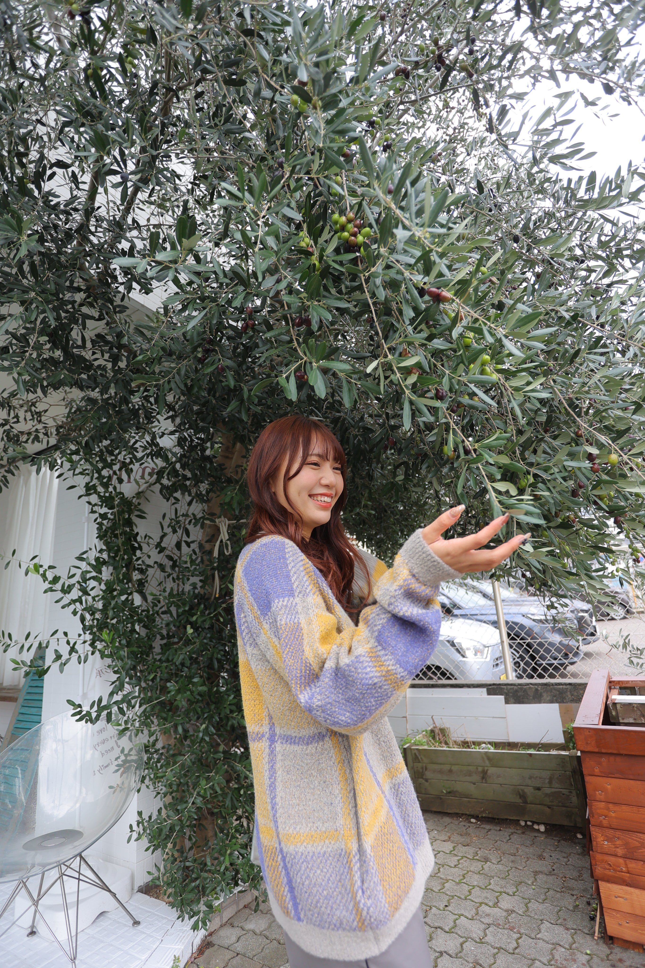 【新作】最上級のリラックスを体感できる「チェック柄でポケット付きのプルオーバー（グレージュ）」