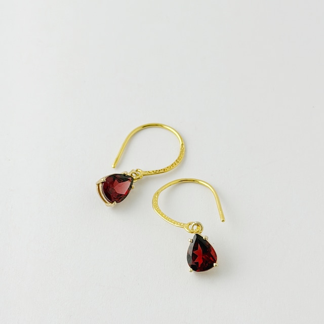 Gold Coating  モザンビーク ガーネット ドロップ フックピアス
