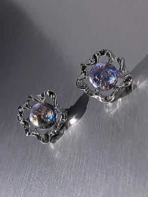 Geometric design stud pierced [A249]