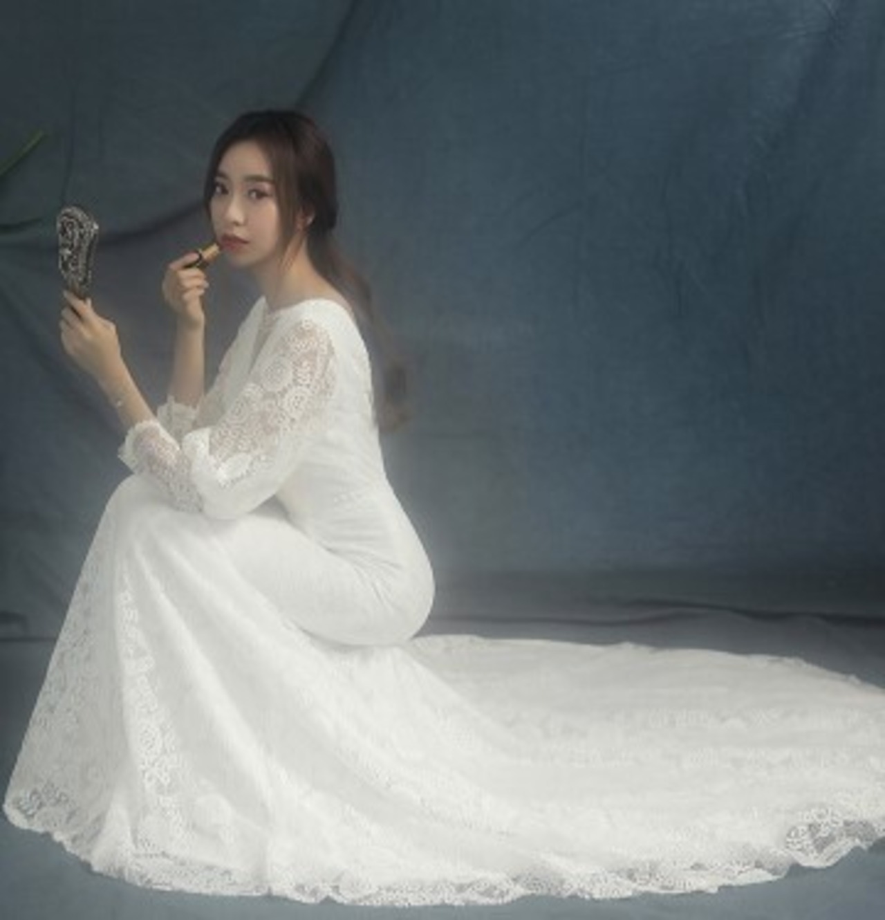 ウエディングドレス ホワイト ソフトチュール セクシー深Vネックド  