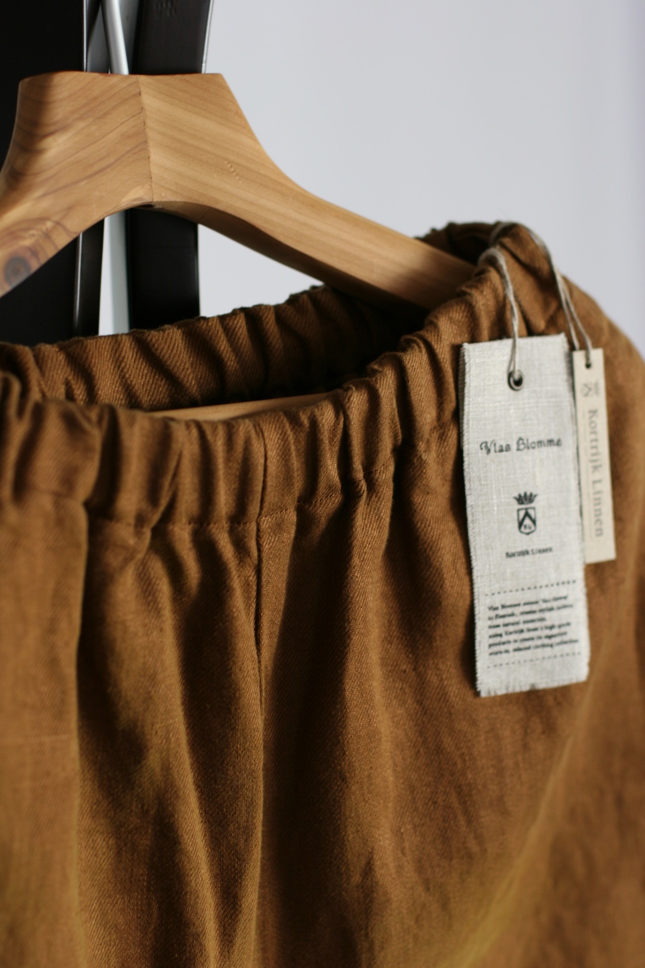 【Vlas Blomme】ライトリネンツイル ペンギンパンツ / Camel Brown(13525073)