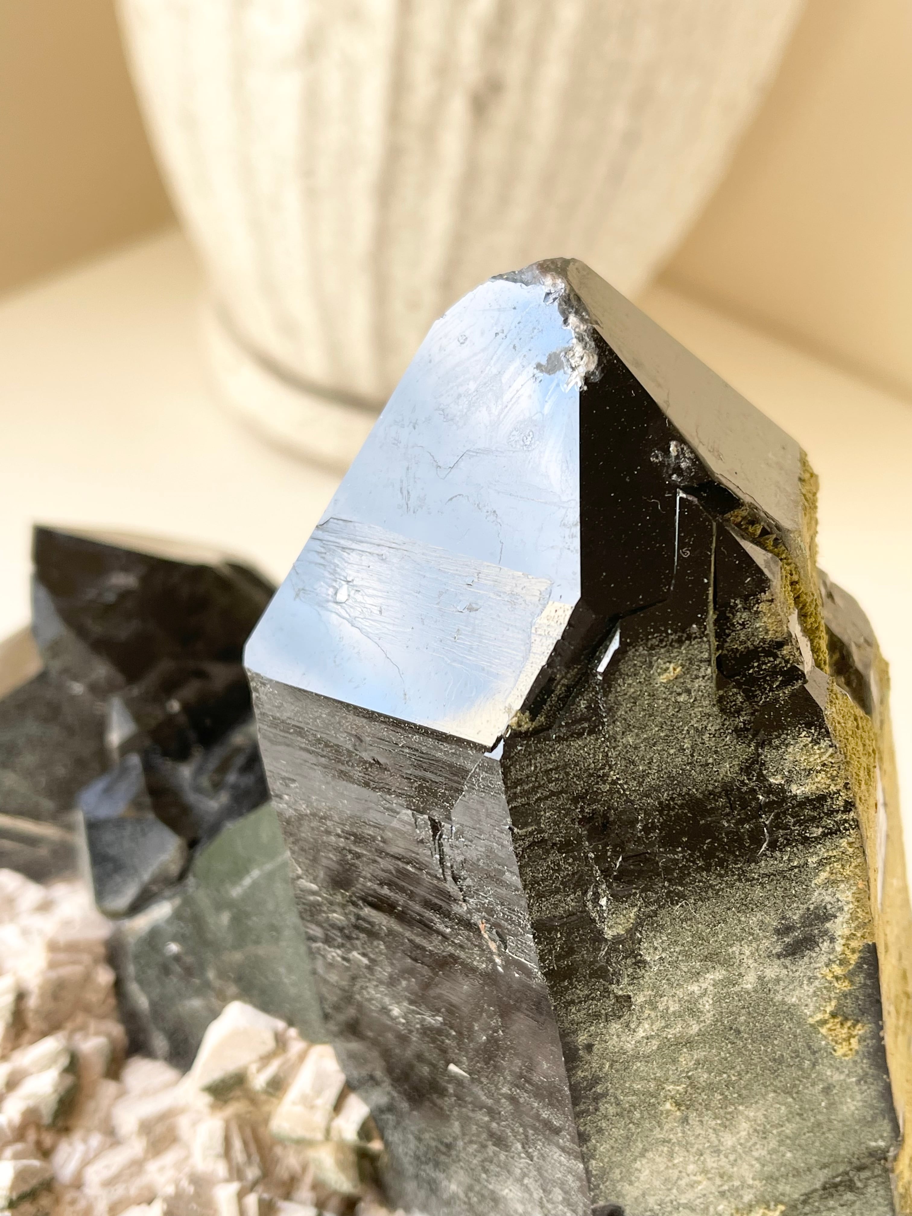 山東省産母岩付き黒水晶(モリオン)