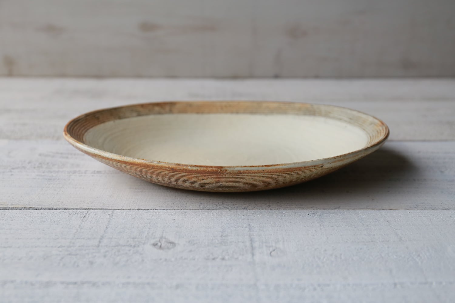 渕荒横彫 楕円深皿 大 | 古谷製陶所