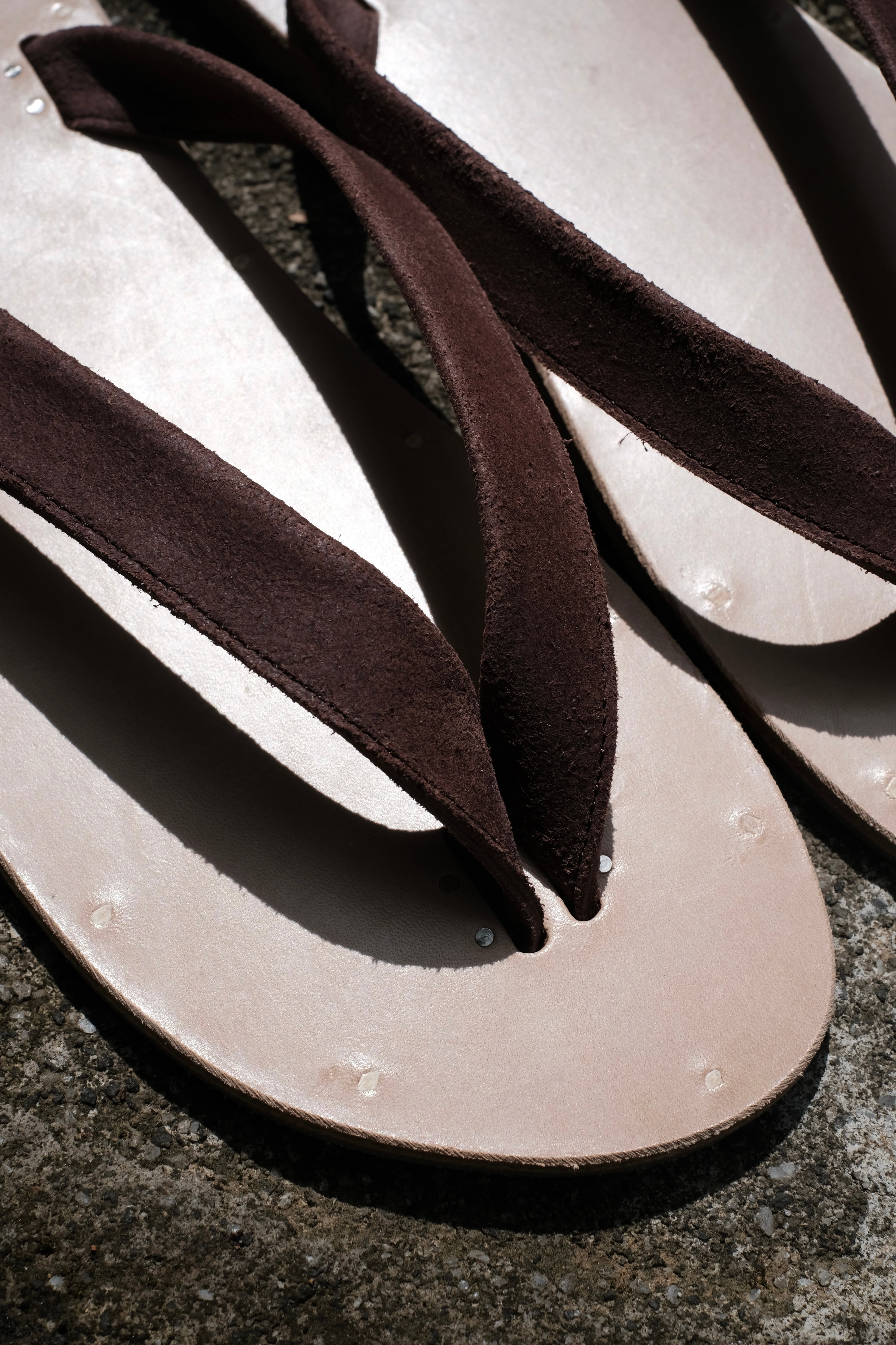 PETROSOLAUM / B-sandals | LIVING