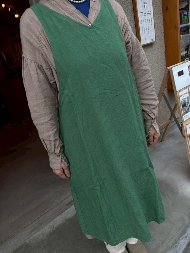 バッククロスプルオーバー  Vネックロング　エプロン　リネングリーン Sa-Rah