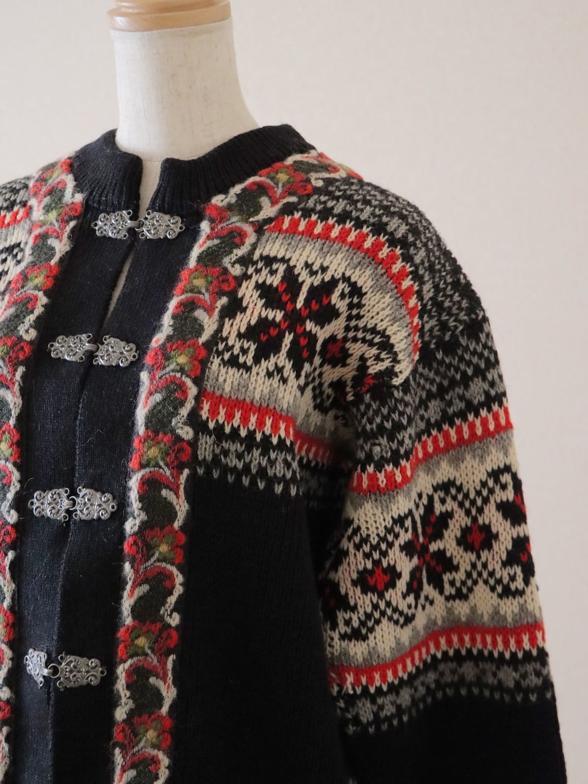 ●80s Norway pure new wool black color nordic design tyrol cardigan