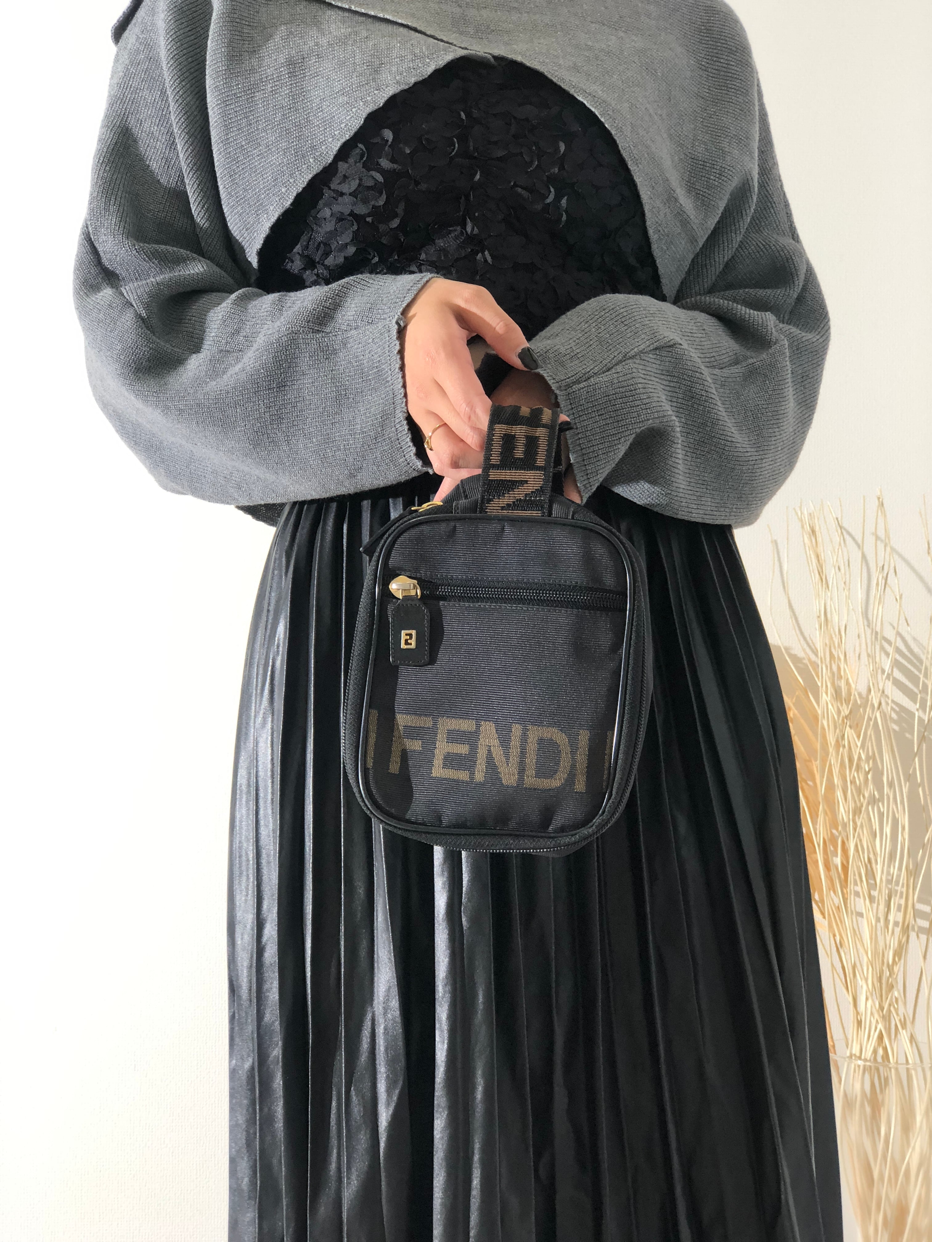 FENDI フェンディナイロンロゴハンドバッグ