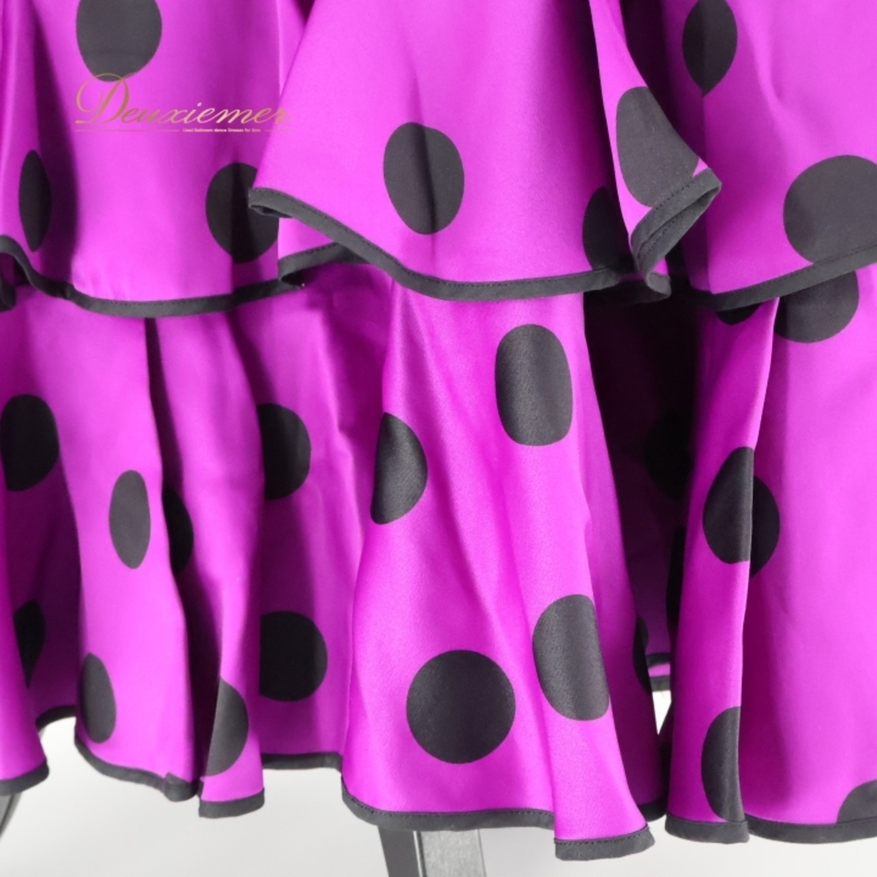 フラメンコ 衣装 ワンピース ドレス 紫 黒 ボランテ フリル ドット 水玉 ダンス Tierra ティアエラ 日本製 パーティ 発表会 パープル系 ブラック系 フラメンコドレス おしゃれ ワンピースドレス ステージ衣装 カラフル ダンス衣装 フリルドレス モダンダンス 日本製ドレス 踊り 可愛いデザイン パープルドレス イベント コスチューム