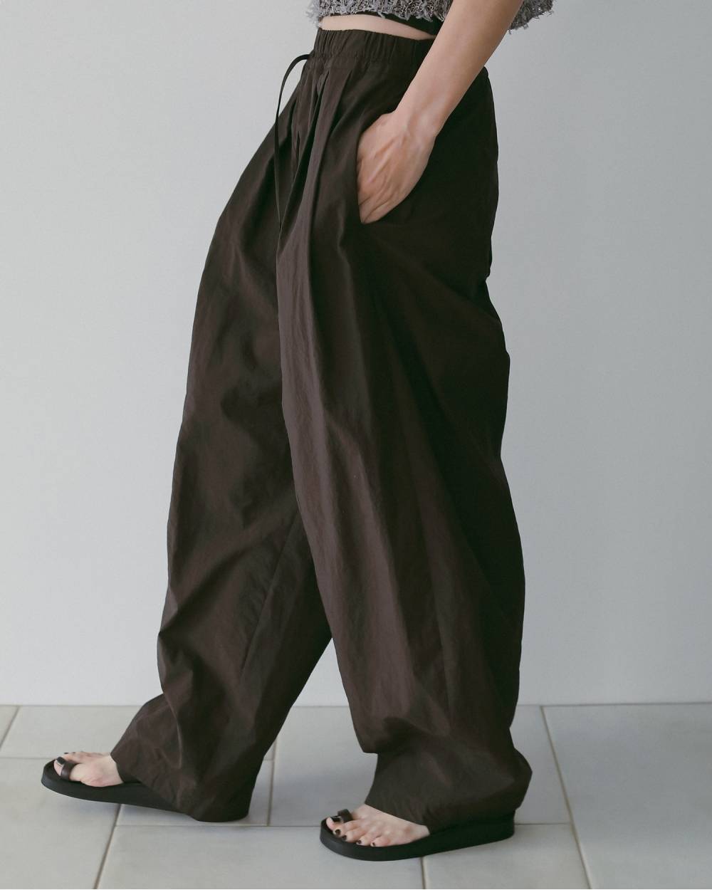 anuke アンヌーク Volumetuck Cocoon Pants 62610720 | ANERCA & L.I.V