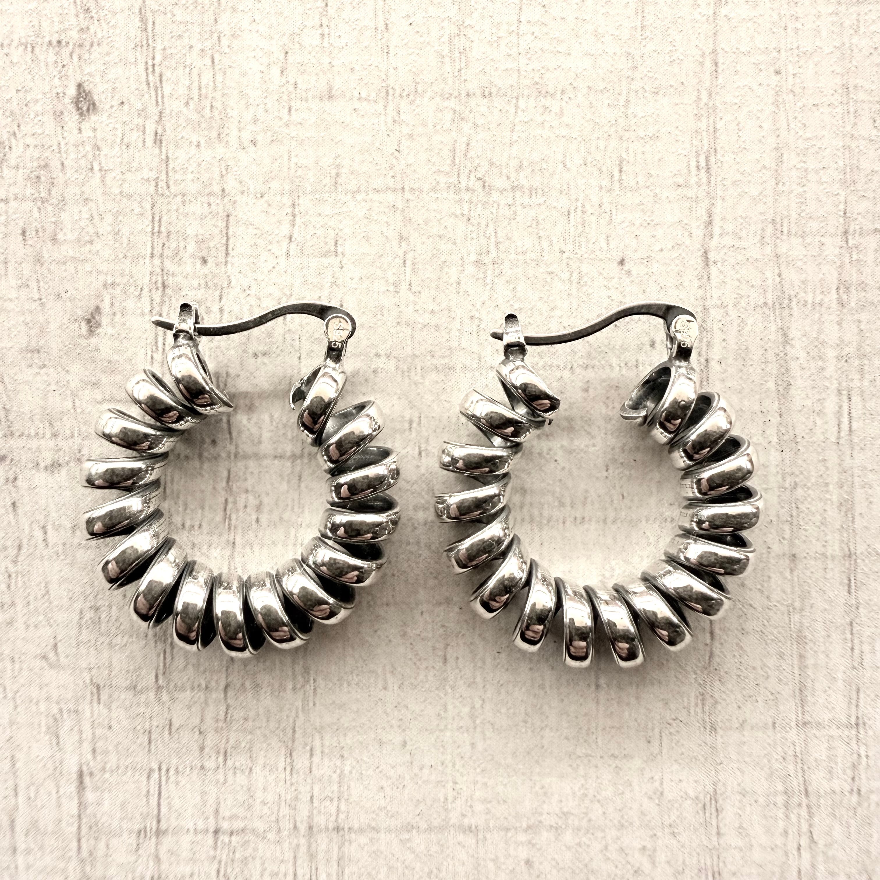 SILVER925 TWIST HOOP EARRINGS/シルバー/ピアス | maryland_accessories
