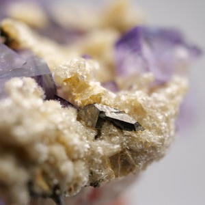 ヤオガンシャン産 フローライト 共生 / 原石 標本【C_1】