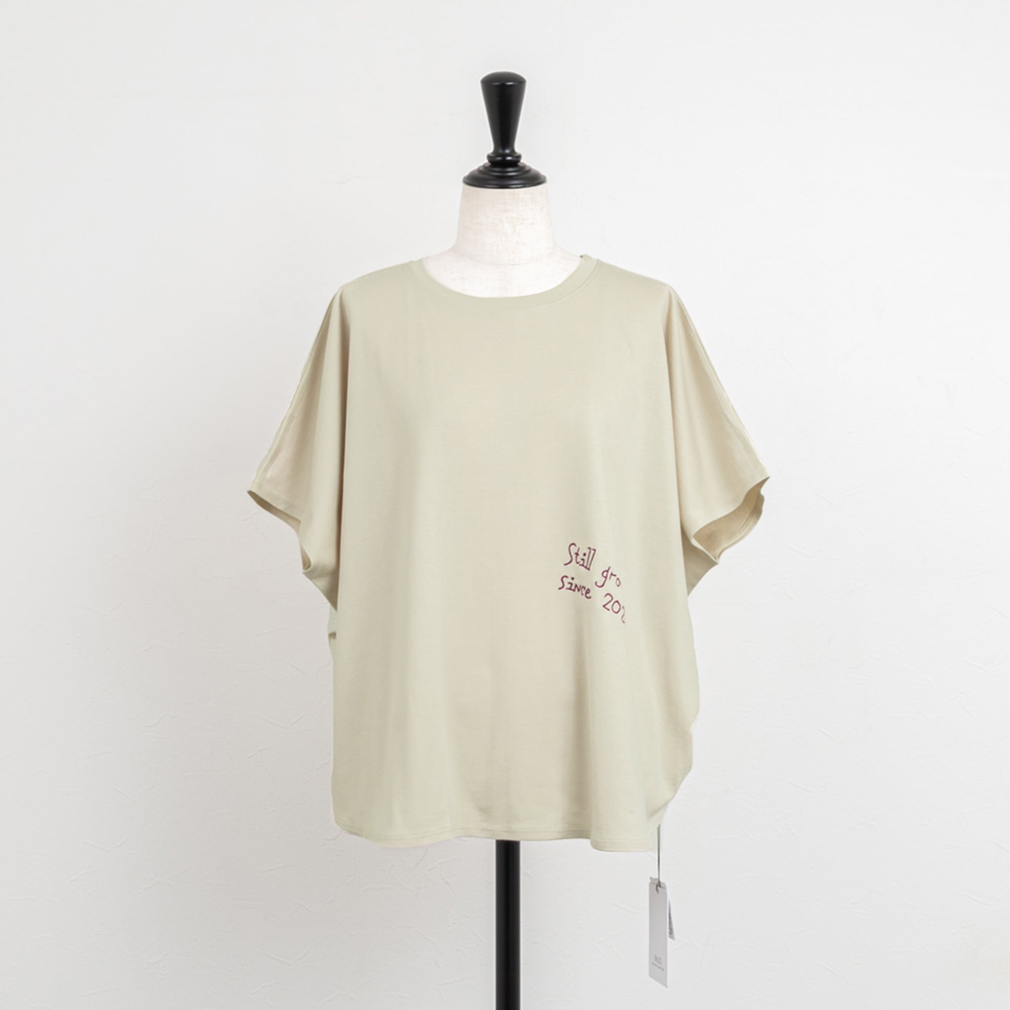 QTUME／クチューム】ドルマンスリーブ手書き風刺繍ロゴTシャツ