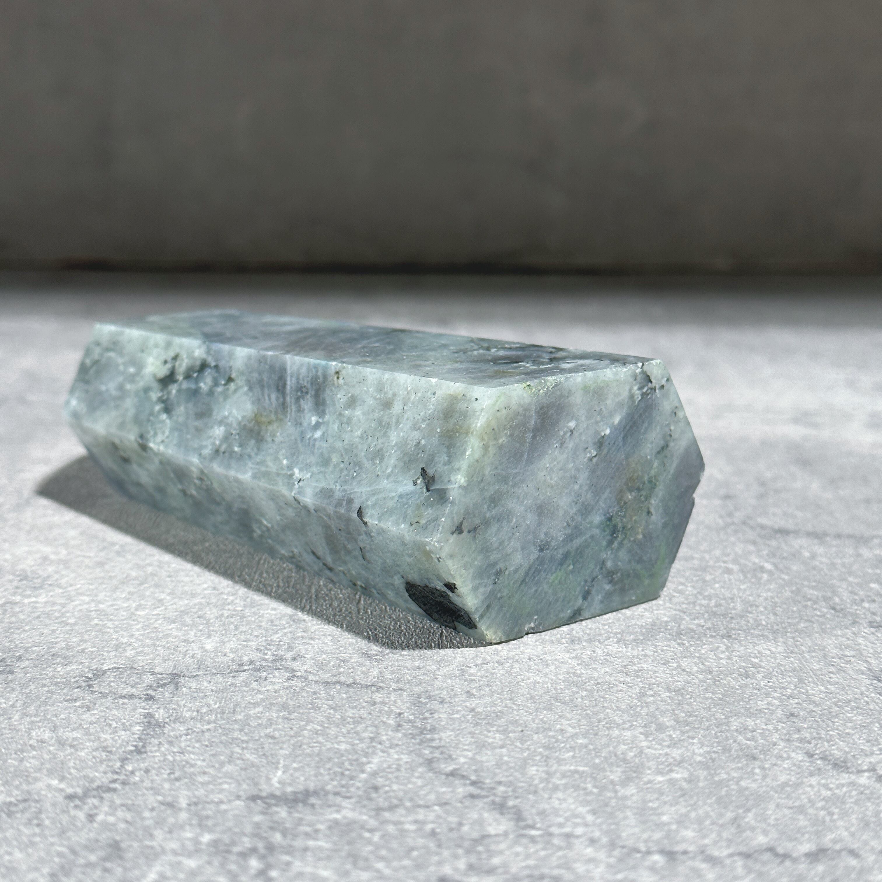 グレーのラブラドライト タワー02◇ Labradorite ◇天然石・鉱物