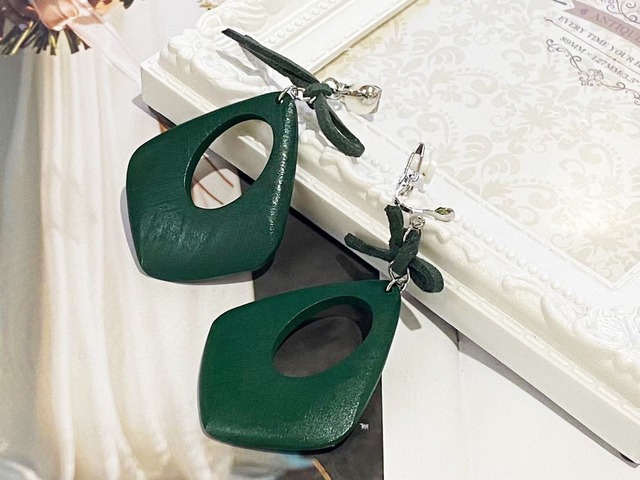 イヤリング　大ぶり　菱形　マット　ウッド　クリップ式　