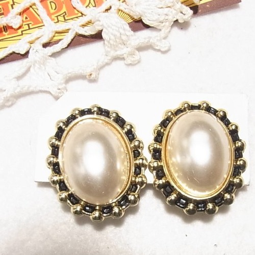 オーバルイヤリング　コスチュームジュエリー卸値以下でセール　K1409E