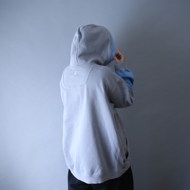 "Jordan" gray × sky-blue future color over silhouette sweat parka