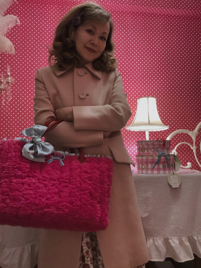 ショッキングピンクのモフモフBag　総裏 シルク100%のスカーフ付 Hand made（230925）