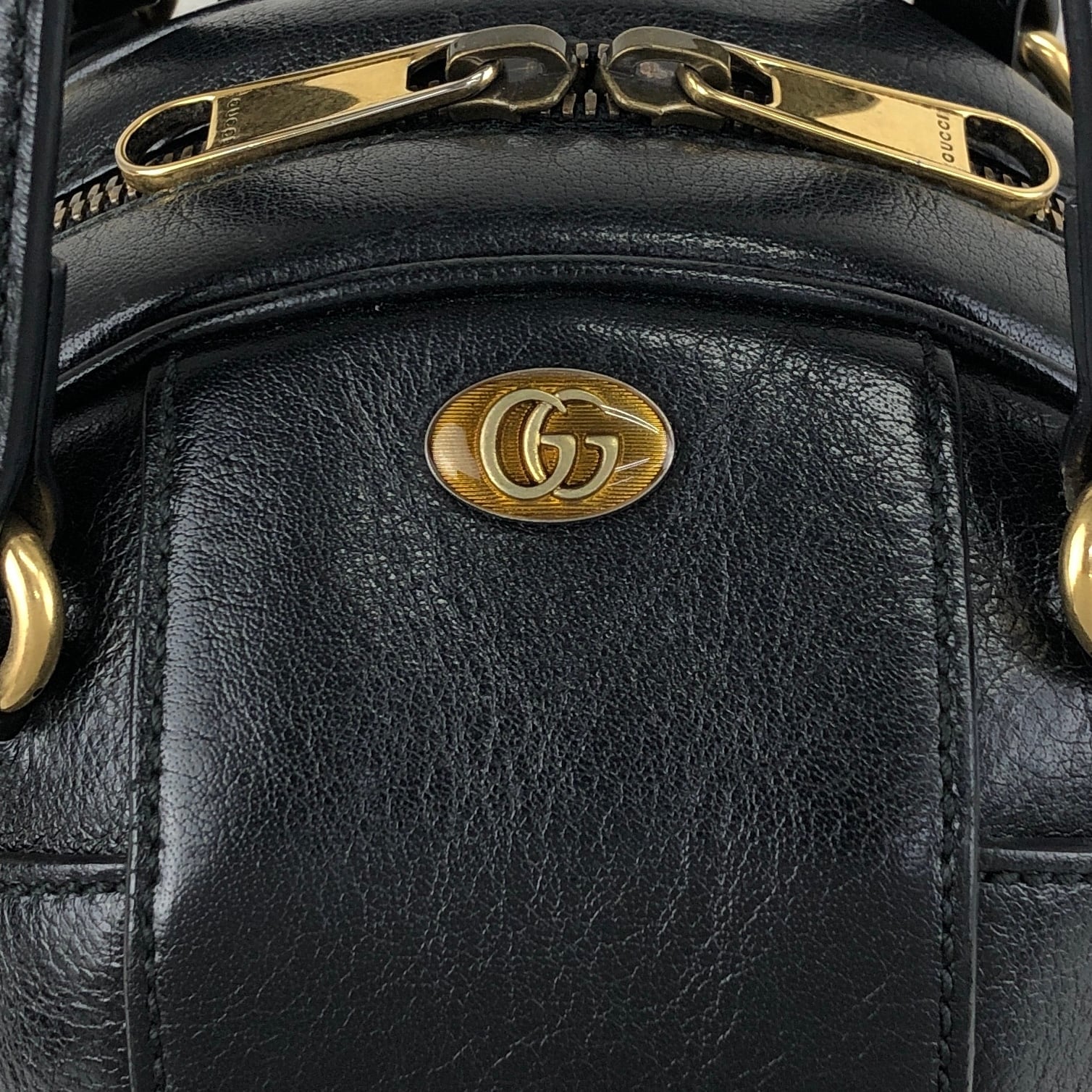 GUCCI グッチ ショルダーバッグ ブラック GGロゴ レザー ラウンド