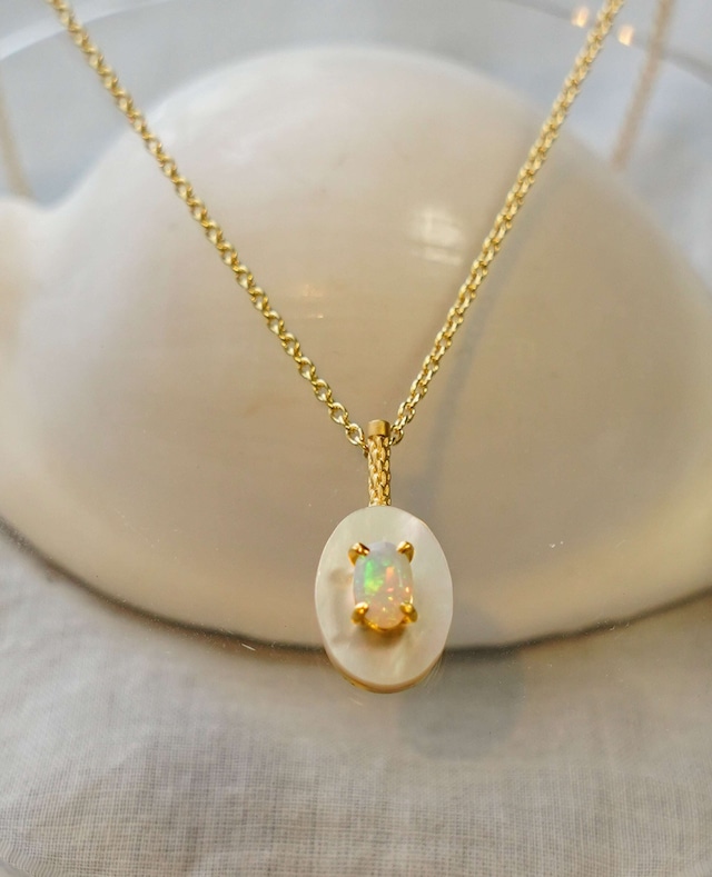 Mother of Pearl Necklace (K18)
