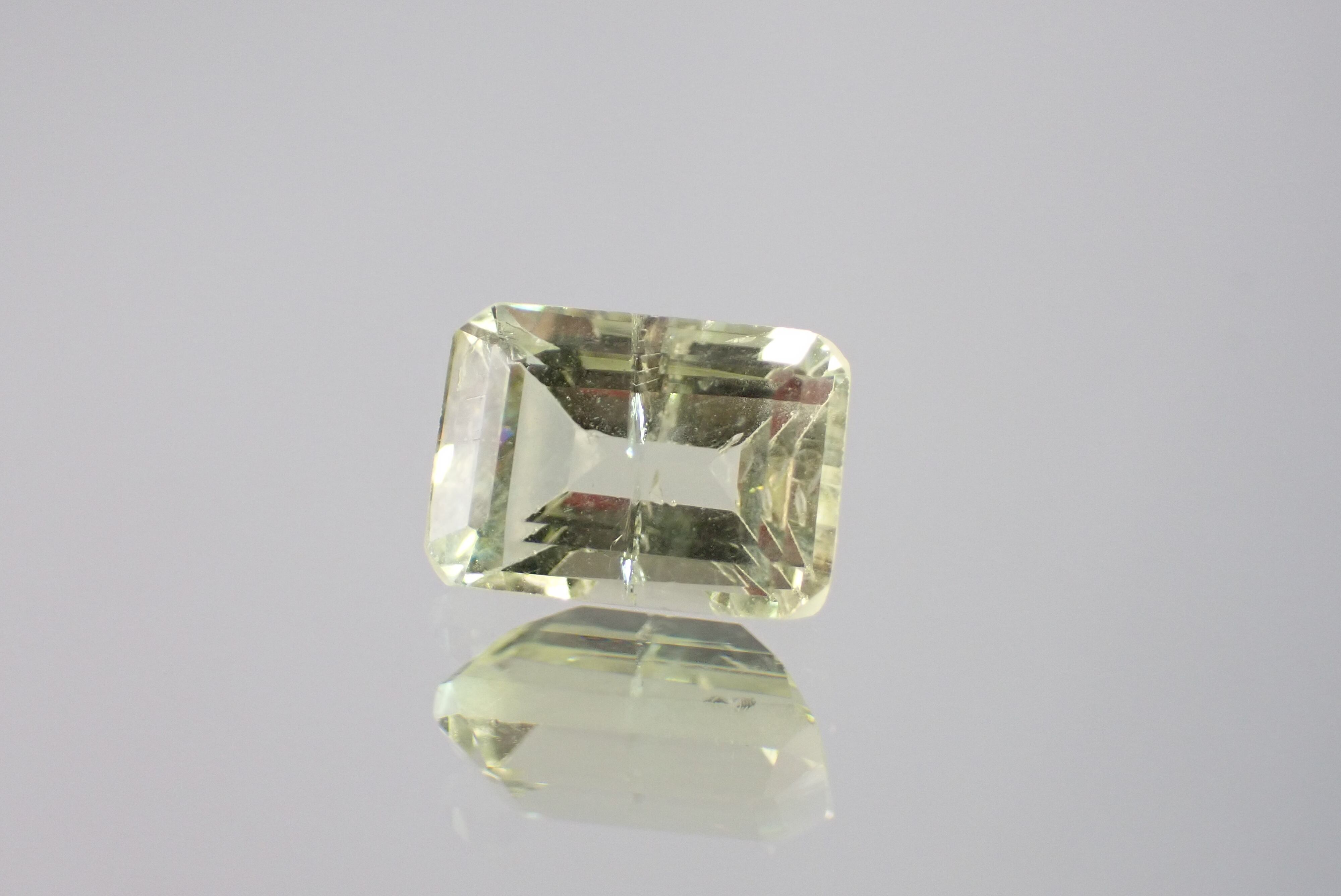 ヘリオドール(イエローベリル） 2.65ct [C12-351] | differencee