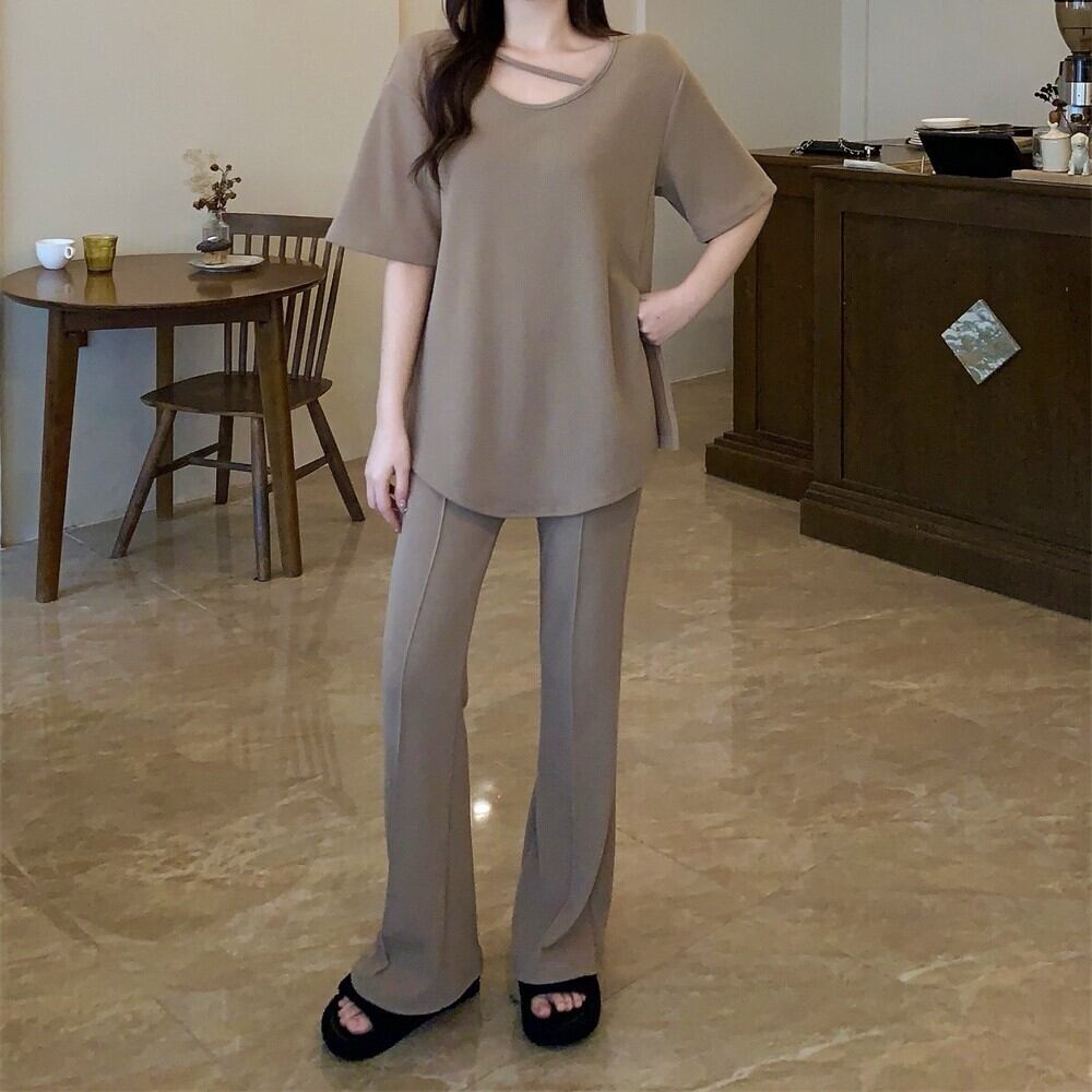 セットアップ レディース カットソー フレアパンツ 2色 M L XL 2XL 3XL 4XL 大きいサイズ ロング丈 半袖 ラウンドネック フレア ストレート ハイウエスト ウエストゴム 薄手 かわいい 大人可愛い きれいめ シンプル カジュアル エレガント おしゃれ かっこいい クール アジアン おとな ナチュラル こなれ感 ラフ スポーティー キュート ガーリー 抜け感 無地 通勤 学生 通学 デート お出かけ 女子会 リゾート 旅行 ゆったり カーキ ブラック 春 夏 韓国系 モテ 送料無料