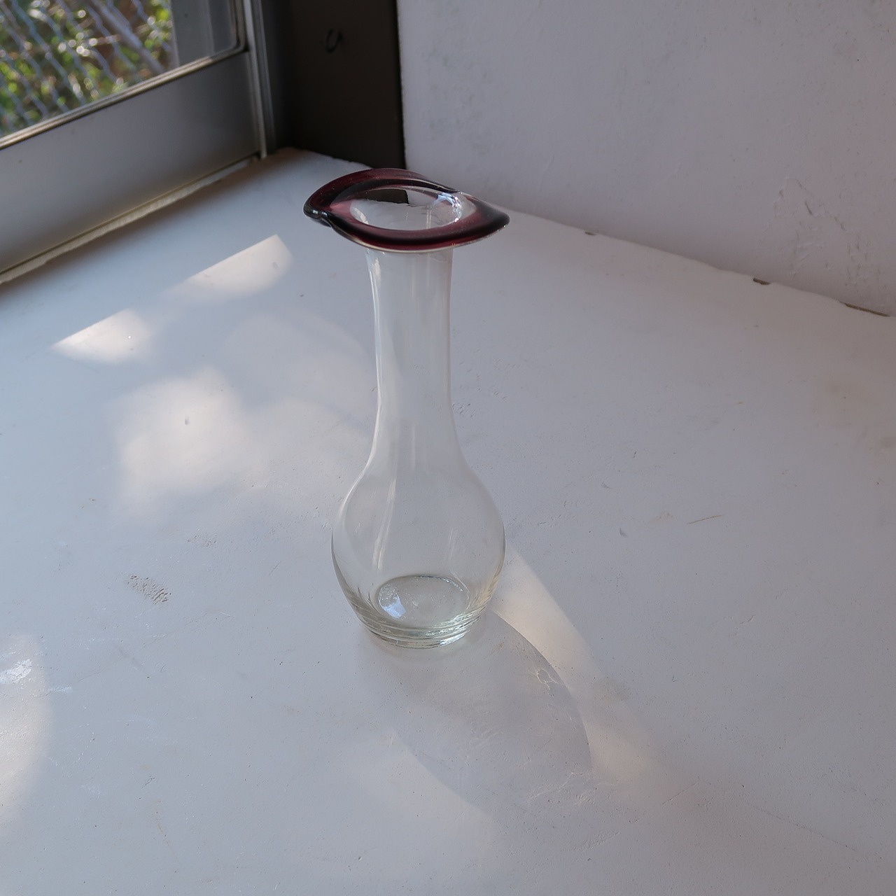 桜の花びらのようなフラスコ花瓶