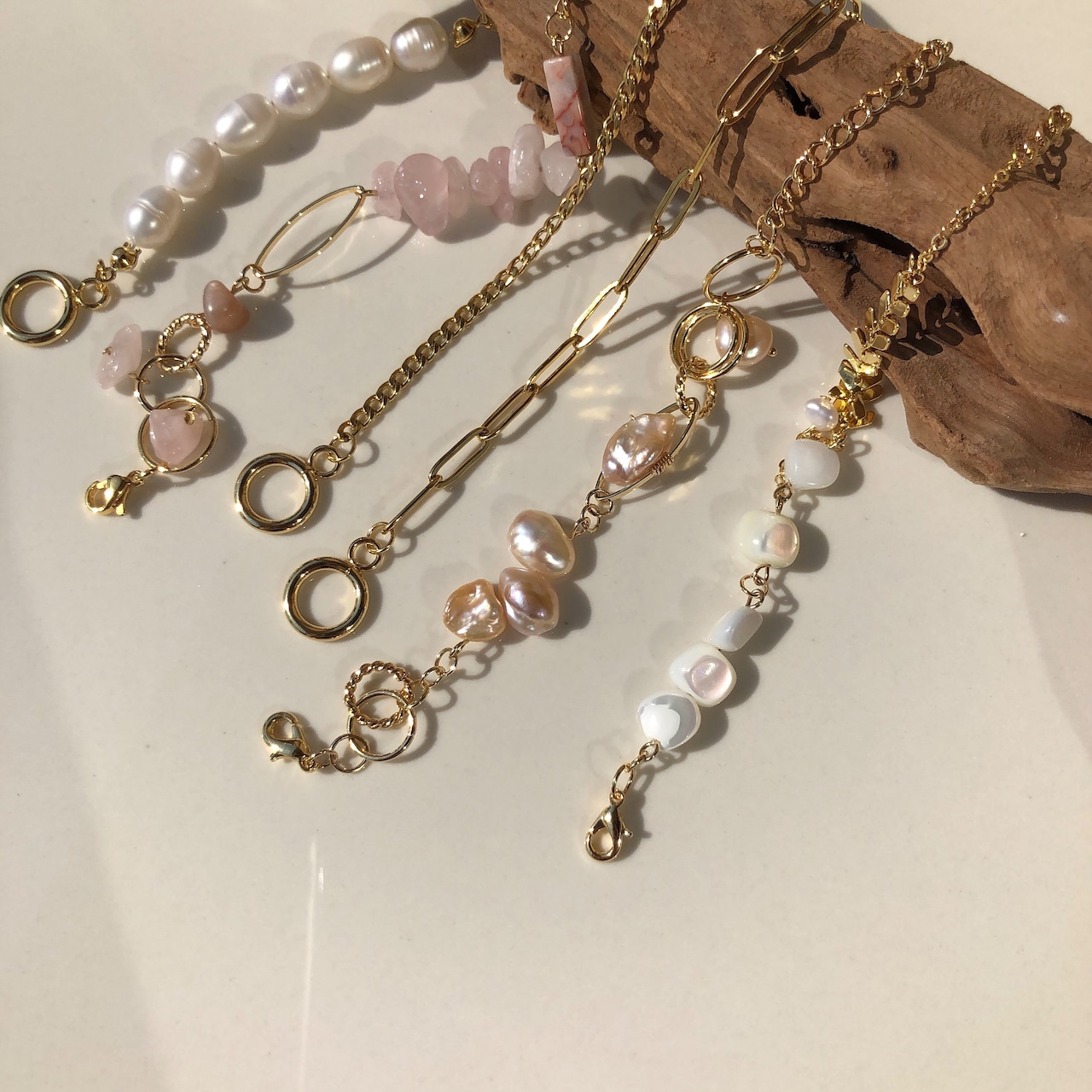 ホワイト シェル リーフデザイン ゴールドブレスレット 淡水パール