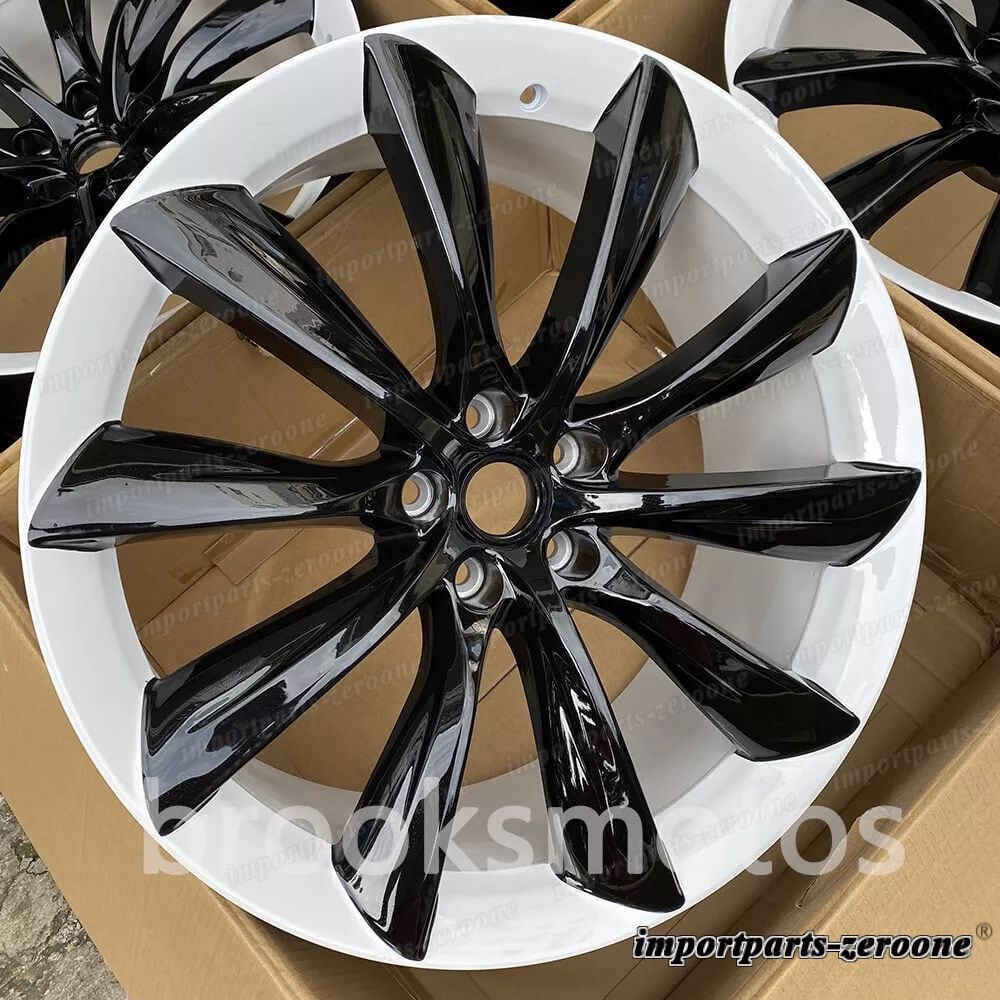 21インチタービンスタイル ホワイト ブラック スタッガー ホイール